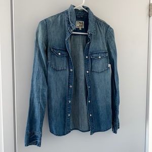 TNA Fitted Denim Shirt 👚